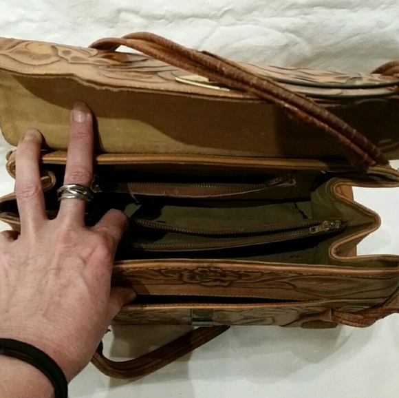 Leather handcrafted purse - Picture 5 of 8